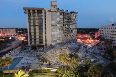 ¡LO ÚLTIMO! Advierten que parte del edificio que quedó sin derrumbarse en Miami, no tiene mayor apoyo: “Rescatistas corren un peligro tremendo”