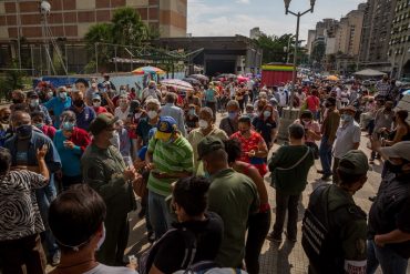 ¡LE CONTAMOS! La Cruz Roja se sumó a la atropellada campaña de vacunación en Venezuela con paramédicos, ambulancias, logística y equipamiento (+Video)