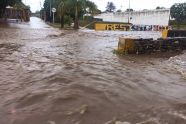 ¡QUÉ SUSTO! Los impactantes videos de las inundaciones en Cabudare tras fuertes lluvias este #9Jul (los drenajes colapsaron)