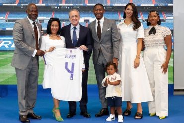 ¡LO MÁS RECIENTE! David Alaba firmó contrato con el Real Madrid y se convierte en el nuevo dueño del número 4 que portaba Sergio Ramos (+Videos)