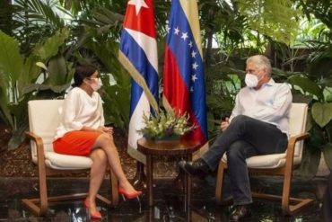 ¡AY, POR FAVOR! Maduro envió a su vicepresidenta Delcy Rodríguez a La Habana para respaldar al dictador Díaz-Canel en medio de las protestas