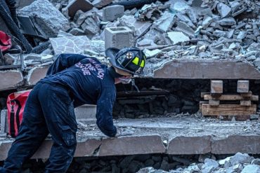 ¡LO ÚLTIMO! Sube a 90 el número de fallecidos por el derrumbe del edificio en Miami: Cifra de desaparecidos se ubica en 31