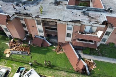 ¿QUÉ PASA EN FLORIDA? Colapsó el techo de un edificio en Miami y las autoridades evacúan a sus ocupantes