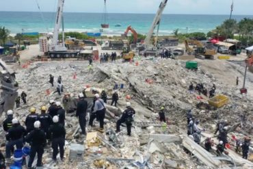 ¡LAMENTABLE! Hallaron otros cuatro cuerpos entre escombros del edificio que colapsó en Miami y cifra de muertos sube a 32