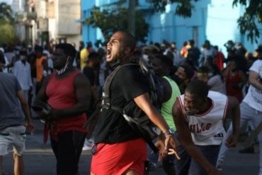 ¡NO SE DETIENEN! «Delincuentes, terroristas y antisociales»: dictadura cubana y sus medios de propaganda se refieren así a los manifestantes