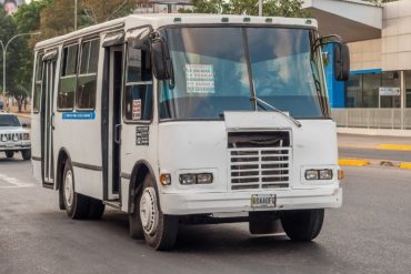 Retienen a dos unidades de transporte público en Caracas por transitar a alta velocidad en autopistas