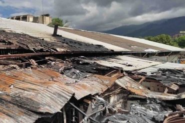 ¡PREOCUPANTE! Temen que ceda el techo de la Escuela de Estudios Políticos y Administrativos de la UCV tras fuerte incendio