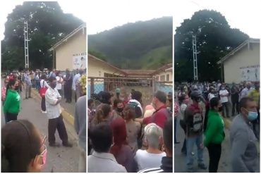 ¡VEA! Un completo despelote: así de desastrosa fue la cola para la vacunación contra el covid-19 en una población de Mérida este #13Jul (+Video)