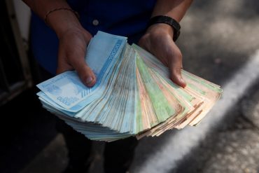 ¡OTRA DEVALUACIÓN! Bloomberg aseguró que el régimen de Maduro aplicará otra reforma monetaria: planea eliminar seis ceros al bolívar en agosto