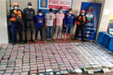 ¡SE LO DECIMOS! Armada colombiana detuvo a cuatro venezolanos que traficaban cocaína y marihuana en una lancha