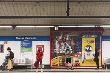 ¡VEA! La publicidad con la nueva imagen de Harina PAN que se observó en el metro de Madrid (+Fotos)