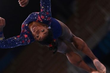 ¡SÉPALO! Simone Biles regresa a la competición en los JJOO y gana bronce en la barra de equilibrio