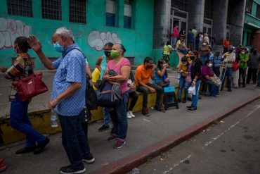 ¡ATENCIÓN! Centros de vacunación ya atienden a adultos mayores sin notificación del sistema Patria:  “Ya hemos vacunado a 4.500 personas hoy”