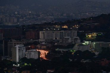 ¡A OSCURAS! Zonas de Caracas y Miranda se quedaron sin electricidad la noche de este #22Ago por las lluvias