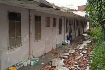 ¡QUÉ FUERTE! Murió una niña de 4 años en refugio de Vargas tras desplomarse pared de antiguo liceo: estaba jugando bajo la lluvia (+Videos)