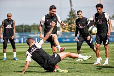 ¡LA IMAGEN DEL DÍA! Messi asistió a su primer entrenamiento con el PSG y se encontró finalmente con Kylian Mbappé y Sergio Ramos (+Abrazo de bienvenida) (+Fotos y video)