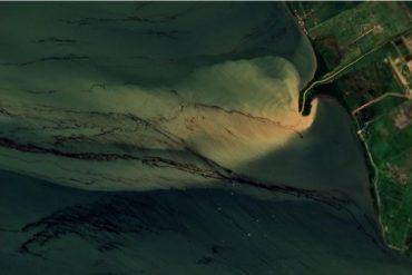¡ALARMANTE! Reportan un nuevo derrame de petróleo en la Costa Oriental del Lago de Maracaibo: “Esto se está saliendo de control”