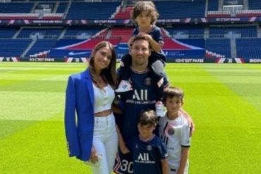 ¡CAUSARON SENSACIÓN! Los pequeños hijos de Messi se robaron las miradas en la presentación de Leo con el PSG: hasta jugaron sobre el césped del Parque de los Príncipes (+Videos)
