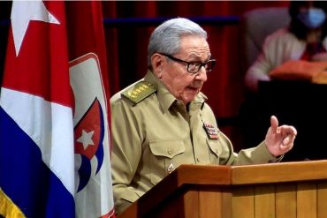 Raúl Castro encabezó la comitiva cubana que visitó Venezuela por los 10 años de la muerte de Chávez