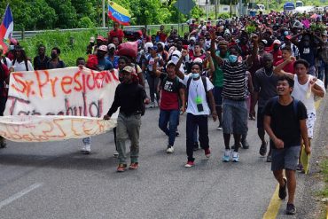 ¡VEA! Caravana de 500 migrantes marcha en México para llegar a EEUU (en su mayoría centroamericanos, venezolanos y haitianos)