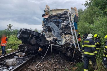 ¡SEPA! Reportan tres fallecidos en el trágico choque de trenes en República Checa