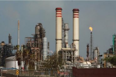 Alertan de una supuesta paralización de la producción de gasolina en el Centro de Refinación Paraguaná