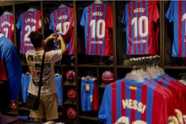 ¡SE LO CONTAMOS! Lo que hizo el FC Barcelona con las camisetas de Leo Messi que no se vendieron tras su salida y fichaje por el millonario PSG