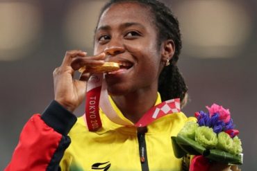 ¡IMPERDIBLE! El momento histórico en el que Lisbeli Vera recibió su segunda medalla de oro en los paralímpicos (+Videos +Gloria al Bravo Pueblo)