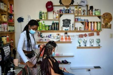 ¡FUERTE! «Mandé mi currículo y me dijeron ‘mira, no, con ese cabello no entras'»: Venezolanas hacen visible el racismo y se rebelan contra el estereotipo del «pelo malo»