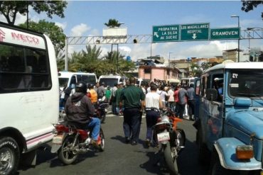 ¡LAMENTABLE! Mataron a un hombre dentro de camioneta de pasajeros en Catia por resistirse al robo de su teléfono