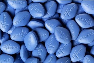 La peculiar nota que dejó ladrón durante robo a farmacia: pidió que le entregaran todo el inventario de Viagra