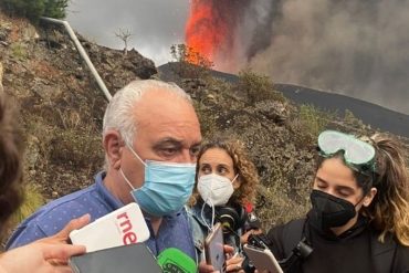 ¡IMPACTANTE! Periodistas viajan a la zona de exclusión del volcán de La Palma: “¡Quietos! A partir de aquí, es la muerte”