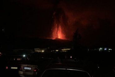 ¡TERROR! Venezolana narra cómo vive la erupción del volcán en La Palma: “Es aterrador, la lava va destruyendo todo a su paso”