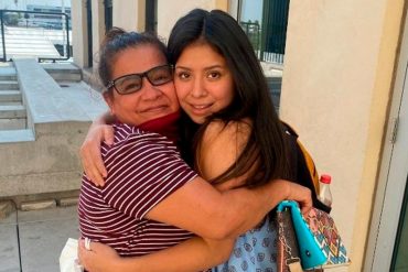 ¡CONMOVEDOR! Una madre mexicana se reencontró con su hija secuestrada en Florida tras 14 años