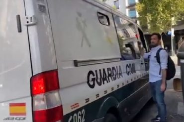 ¡SE LO MOSTRAMOS! Así fue trasladado Hugo “El Pollo Carvajal” para declarar ante la justicia española (+Video)