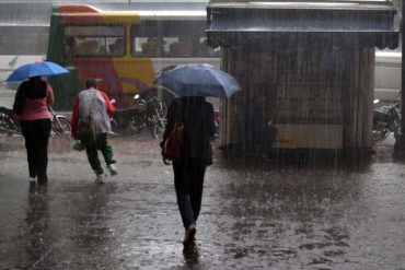 ¡ATENTOS! Pronostican lluvias con fuertes descargas eléctricas en estos estados del país este #3Sep