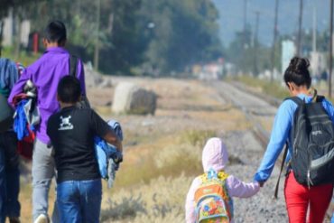 Policías de Texas rescataron a venezolana de 29 años y a su niño de dos años secuestrados por nicaragüense que traficaba migrantes