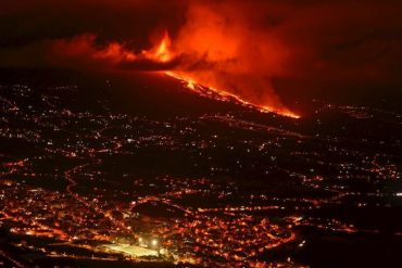 ¡URGENTE! Lava del volcán de La Palma avanza peligrosamente a 700 metros por hora (Más de 5.000 personas fueron evacuadas)