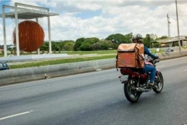 ¡QUÉ ABUSO! “Al delivery que iba con su pedido lo detuvo una alcabala y quieren las hamburguesas para soltarlo”: la grave denuncia que se viralizó en redes (+captura)