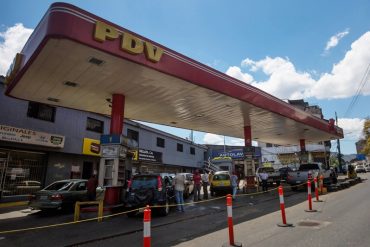 Revelan que el gobierno de Maduro estaría contemplando importar gasolina para cubrir la demanda durante temporada navideña