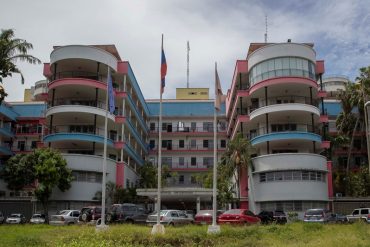 ¡ALARMANTE! Monitor Salud denunció que en tan solo una semana murieron 25 pacientes con covid-19 en el Hospital Universitario de Caracas (+Video)