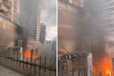 ¡ATENCIÓN! Vecinos debieron ser evacuados de emergencia de sus apartamentos tras incendio en Chacao (+Videos)