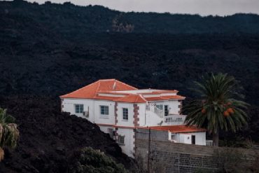 ¡LEA! “Esto es una tortura, a veces deseo que la lava se lleve mi casa ya”: El calvario de los residentes de La Palma tras erupción del volcán