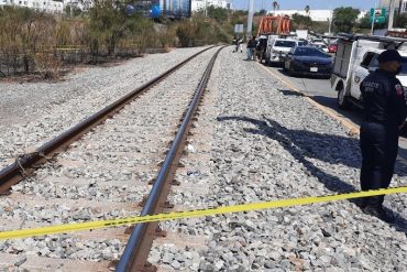 ¡TERRIBLE! Migrante venezolana pierde ambas piernas en un trágico accidente de tren en México