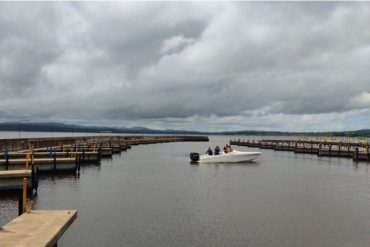 ¡LAMENTABLE! Naufragó una curiara en río Caroní con 5 personas a bordo: solo una ha sido rescatada