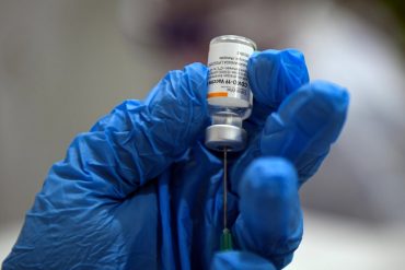 ¡SE PASÓ! Acudía a distintos centros y se vacunó hasta 90 veces contra el coronavirus para vender los certificados