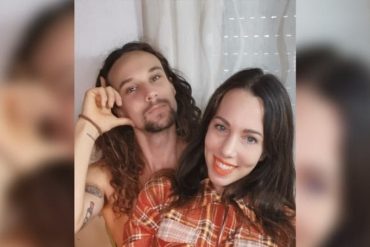 ¡INSÓLITO! “Es relajante y nutritivo”: la historia de una mujer que amamanta dos veces por semana a su novio vegano para “nutrirlo”