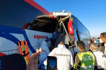 ¡TRÁGICO! Madre e hija venezolanas murieron tras choque frontal entre dos autobuses en Maicao (+Fotos)