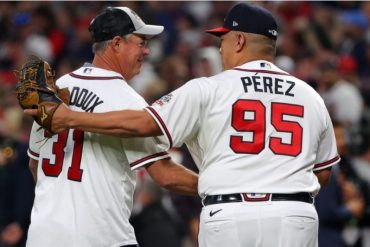 ¡LE MOSTRAMOS! El emotivo momento en el que el venezolano Eduardo Pérez se reencontró con Greg Maddux en el cuarto partido de la serie mundial (+Video)