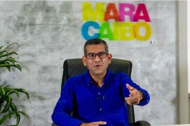 ¡VEA! Critican la enorme valla publicitaria del candidato rojito Willy Casanova en la desolada y destruida Maracaibo (+Foto)
